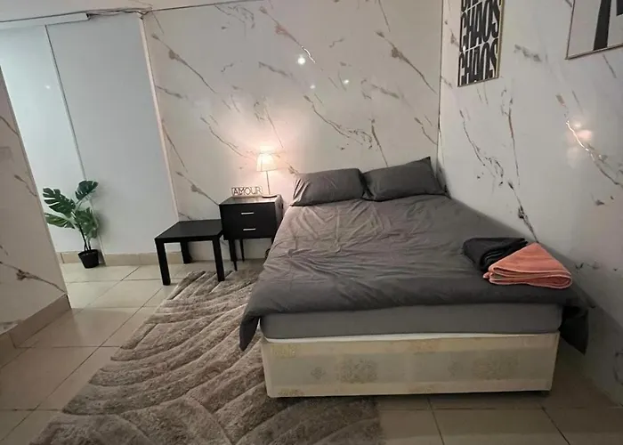 Self Contained Studio - Belinda Road