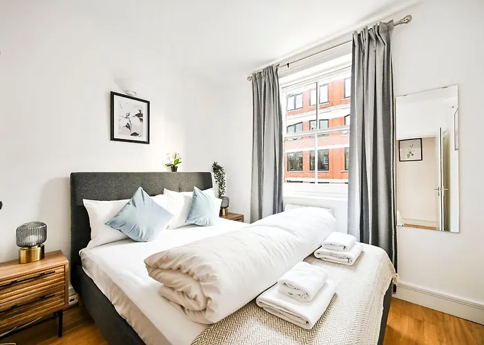 Central Fitzrovia 2-Bed Apartments London