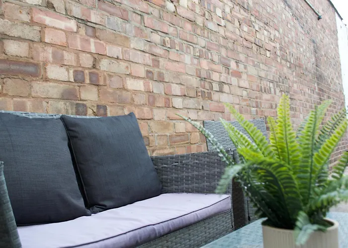 Stylish 2-Bed Garden Flat, 5 Mins To Brixton