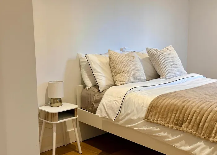 Modern & Luxurious 2-Bed By Abba, O2 & Canary Wharf