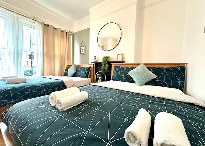 Deluxe Rooms Near City Centre