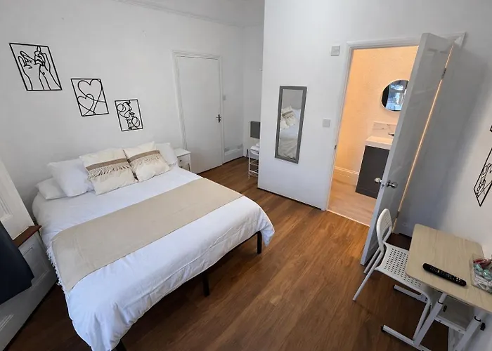 Wood Green Affordable Ensuite Rooms Steps From Mall & Tube 10 Min To Central London