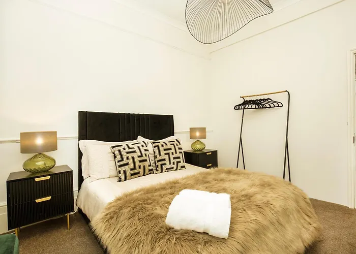 Luxe 4Br Retreat