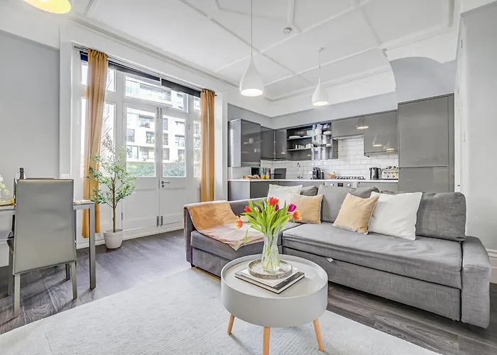 Stylish Garden Flat In Kensington Olympia