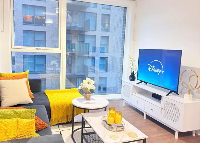 Stylish 1-Bedroom Flat-1 Minute Walk To Kidbrooke Station-Greenwich - Balcony