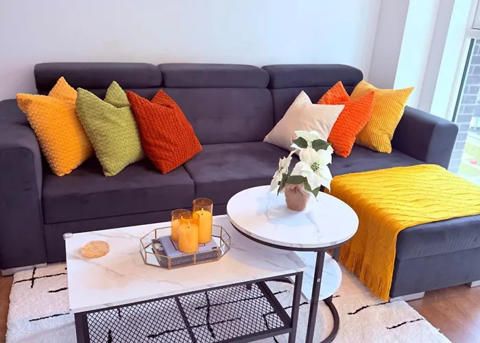 Stylish 1-Bedroom Flat-1 Minute Walk To Kidbrooke Station-Greenwich - Balcony