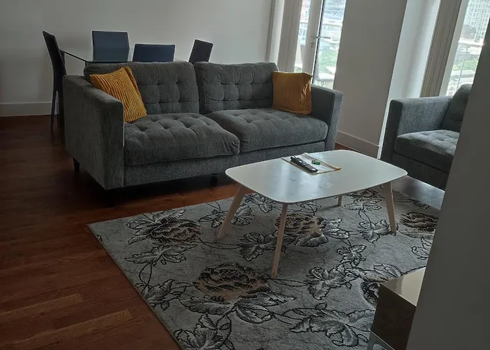 Modern 2 Bedroom Apt With Easy Access To Central London, O2, Excel Centre And Parking