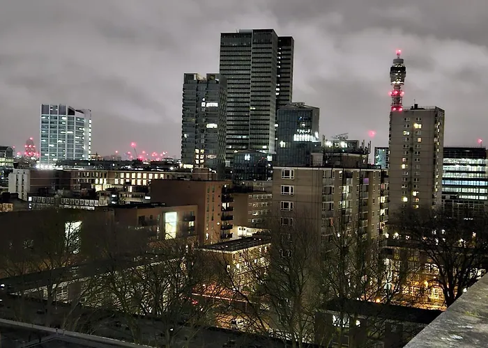 Top-Floor Studio With Private Terrace & London Skyline Views