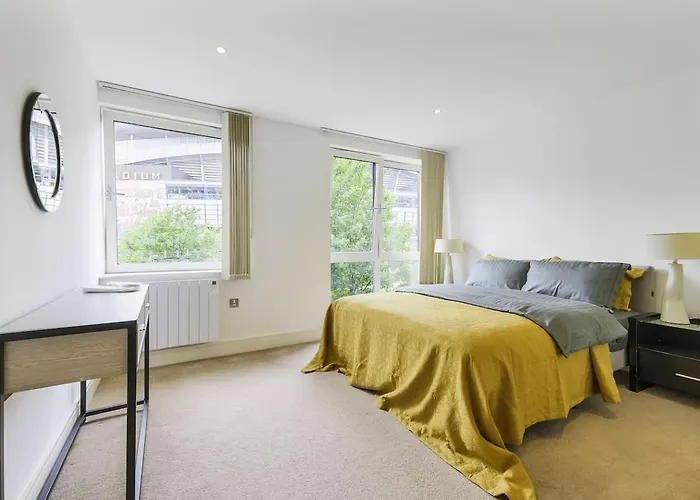 Elegant 2-Bedroom Apartment With Balcony
