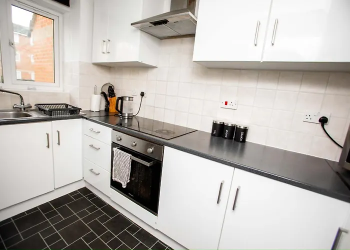 Modern 1-Bed - Free Parking - Wifi - Near Station