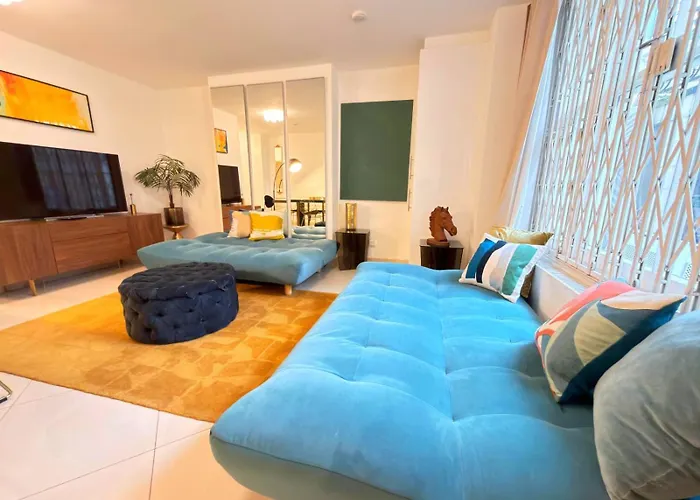Modern Hyde Park Home With Private Entrance & Private Back Patio Near Bayswater & Paddington Stations
