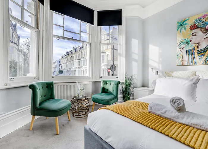 Stylish Garden Flat In Kensington Olympia