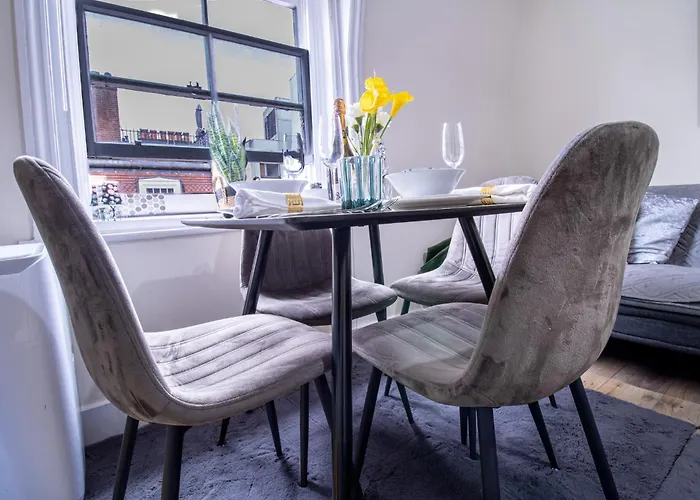 Luxury 2 Bed Apartment In The Heart Of Mayfair Your Stylish London Retreat 4Th Floor No Lift