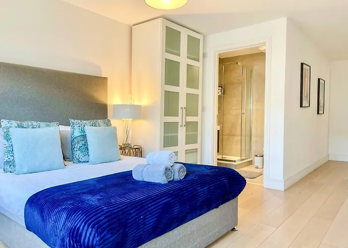 3-Bdr With Balcony And 7 Ac Studio Apartments In Marylebone Near Regents Park & Baker St By Staylio London