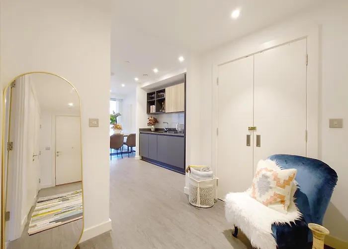 Deluxe One-Bed Apartment Near London Excel