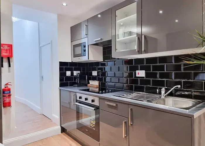 Modern Two Bedroom Flat With Private Garden London