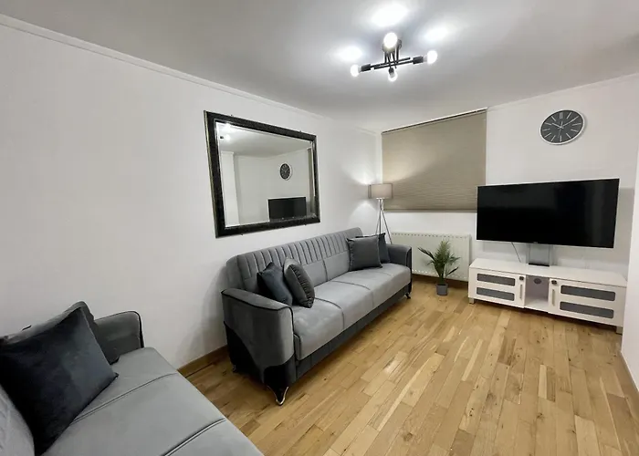 Deluxe Camden Apartment