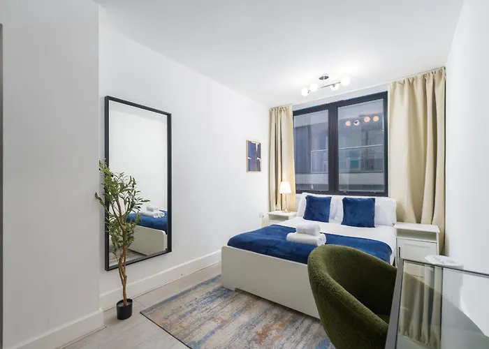 2 Bedroom Serviced Apartment, Barbican & Old Street, Sleeps 6