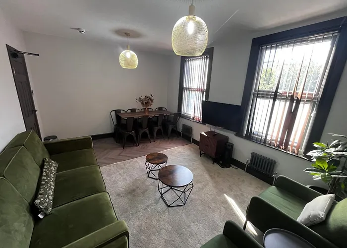 Fabulous 3 Bed - Near Excel - Sleeps 6 - 8