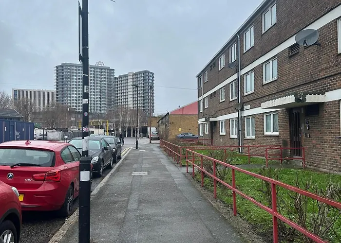 Lovely One Bedroom Apartment In Stratford Londra