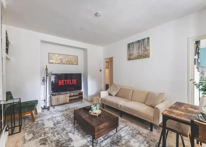 Sleeps 5 Kensington Apt W Garden, 4 Mins To Station!