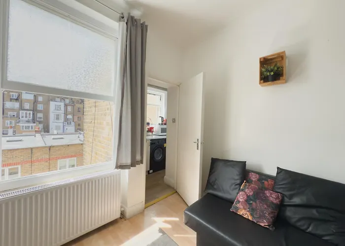 Stylish Apartments - Steps From Hyde Park & Paddington Station London
