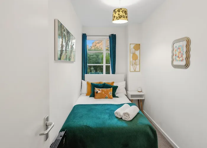 Luxury 2Br Riverside Apartment In The Heart Of Canary Wharf