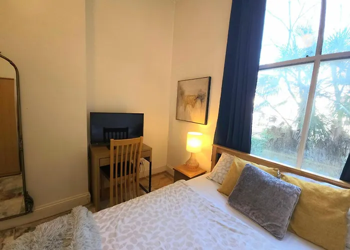 Charming Home With Private Balcony, On 1St Floor, With 2 Bathrooms, 3 Min Walk To Earl'S Court Station Londra