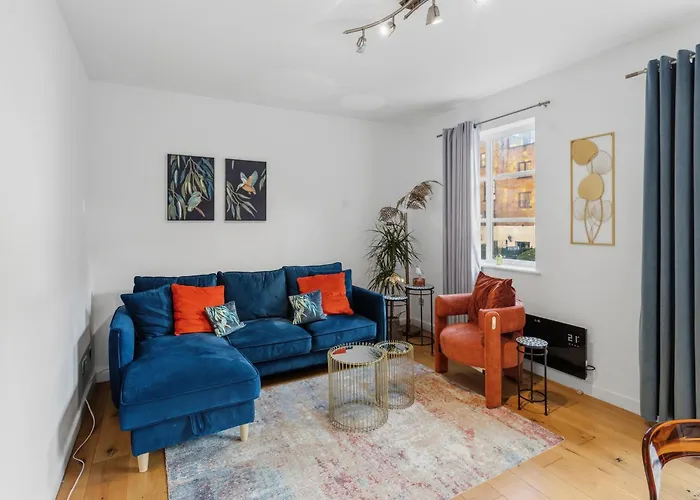 Luxury 2Br Riverside Apartment In The Heart Of Canary Wharf