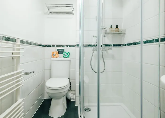 The Regency By Nestor Apartment London