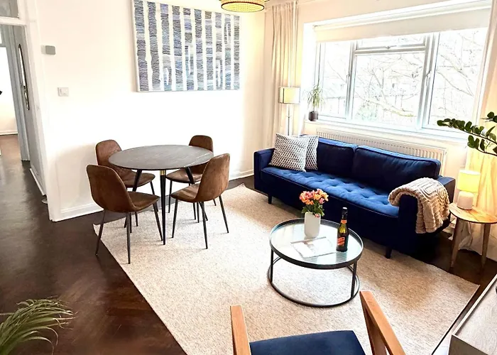 Newly Refurbished 2 Bedroom In South London