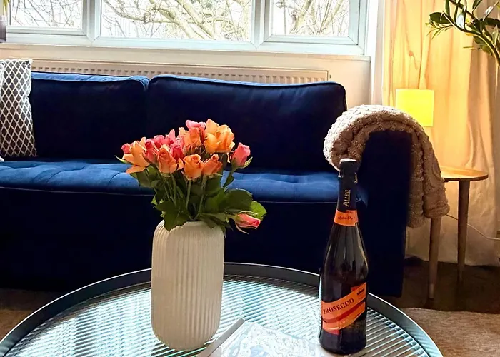 Newly Refurbished 2 Bedroom In South London