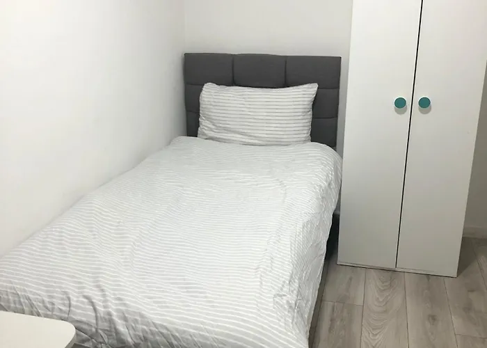 Studio Flat Private Shower Wc And Kitchenette