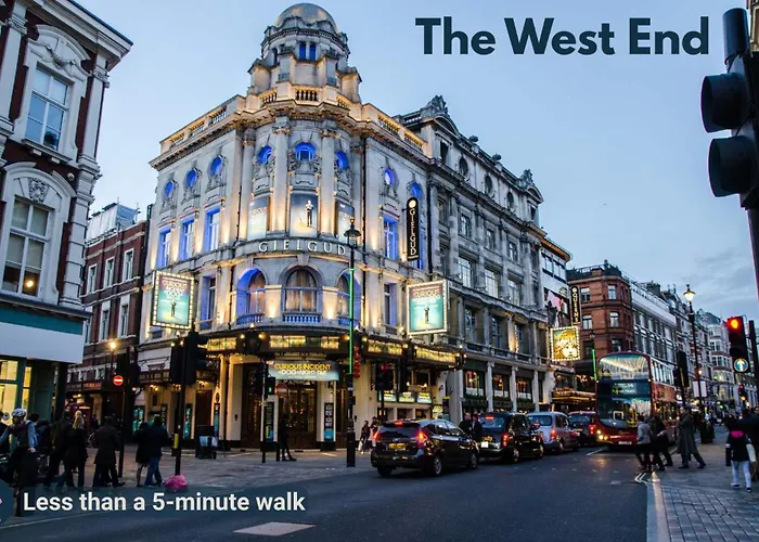 Top-Floor Soho Flat - Ac - Sleeps 4 - Central London