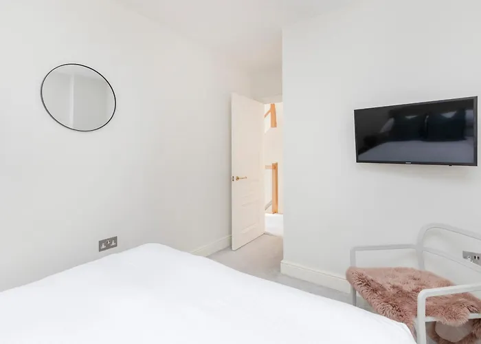 Beautiful 3 Bd House In Paddington