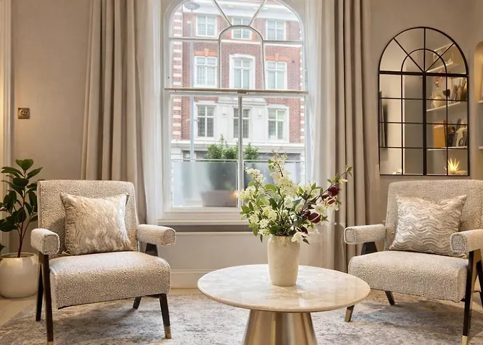 Spacious 2Br Chelsea Apartment Near Sloane Square-Sleeps 6 London