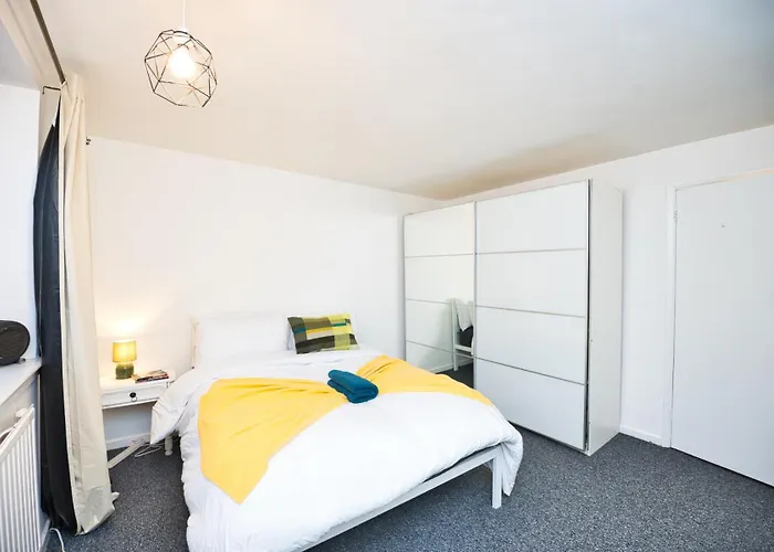 Stylish Stratford London E15 Stay Sleeps 5 Near Tube And City