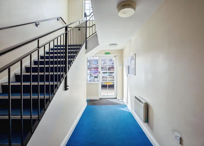 Spacious 2-Bed Family Flat In Wimbledon Near Tube