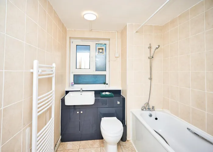 Stylish Stratford London E15 Stay Sleeps 5 Near Tube And City