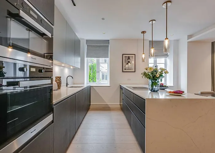 Westminster Apartments By Dmontrio London