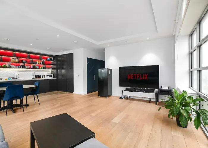 Cozy And Spacious Central Room In Canary Wharf With A City View & A Private Bathroom