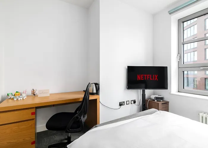 Cozy And Spacious Central London Room In Canary Wharf With A City View & A Private Bathroom