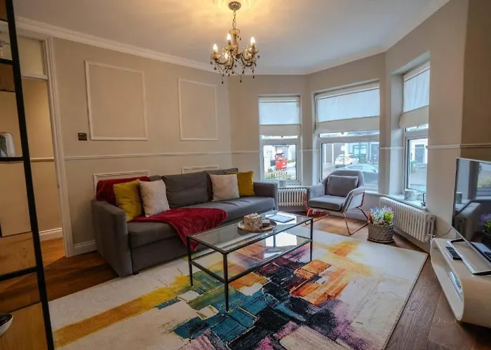 Classical One-Bedroom Flat Close To O2 Arena