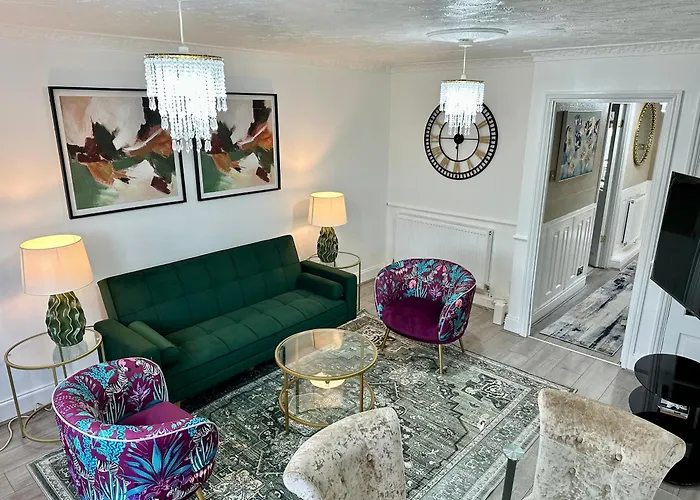 Modern 2 Bedroom House Near London City Airport, Excel, O2 & Dlr With Free Parking & Privet Entrance