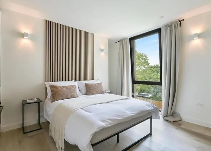 Queensway Charming Studio Flat With Terrace