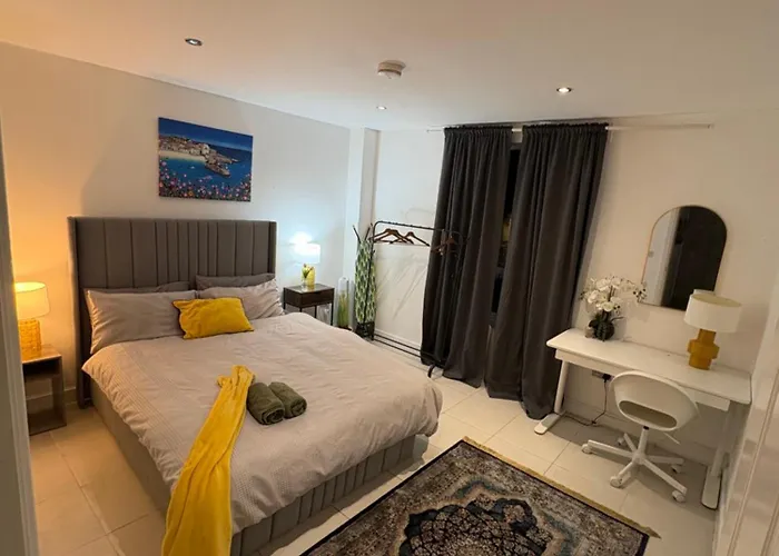 Tower Bridge Luxury Apartment With Balcony