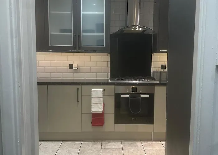 Williams House Sleeps 8 Apartment London