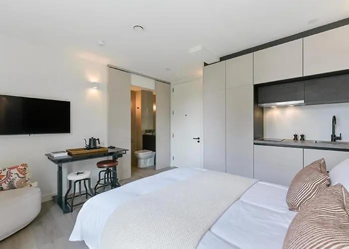 Queensway Charming Studio Flat With Terrace
