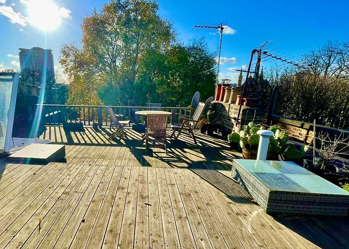Sunny 2 Bedroom, 2 Bathroom Apartment With Rooftop In Central London