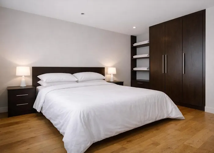 Bright King Room In Chiswick West London Near Tube